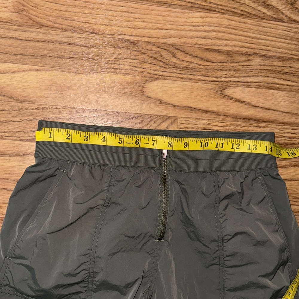 Lululemon Front-Zip Mid-Rise Ruched Crop Size 4 Olive Green Sexy Army Brat Pants - Picture 11 of 15